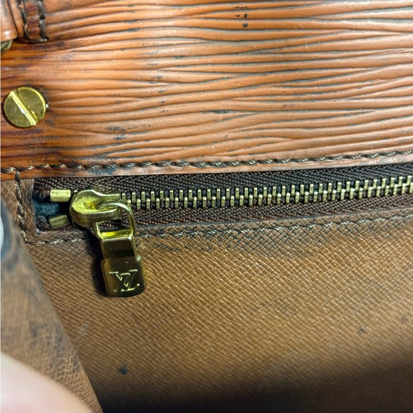 Louis Vuitton Sellier Dragonne Epi Clutch Sold - Picture 15 of 16